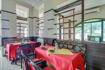 oyo 60852 hotel residency park