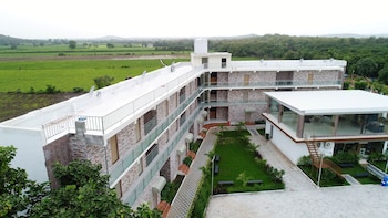 carina retreat resort
