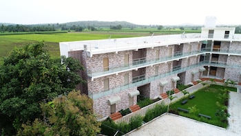 carina retreat resort
