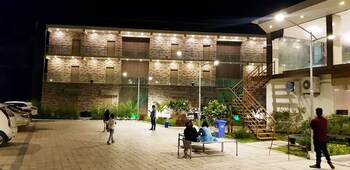 carina retreat resort