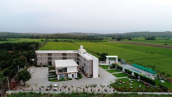 carina retreat resort