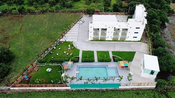 carina retreat resort