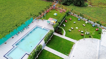 carina retreat resort