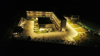 carina retreat resort