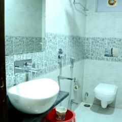 Hotel Hari Palace,Civil Lines, Jhansi,3 star