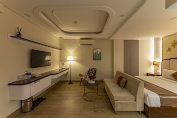 golden tree hotel and apartment by zuzu