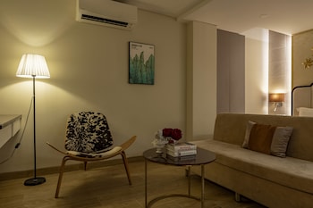 golden tree hotel and apartment by zuzu
