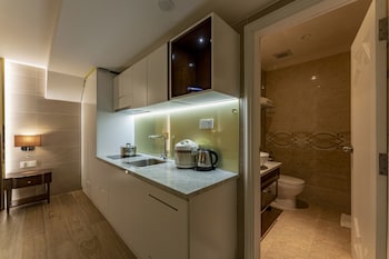 golden tree hotel and apartment by zuzu