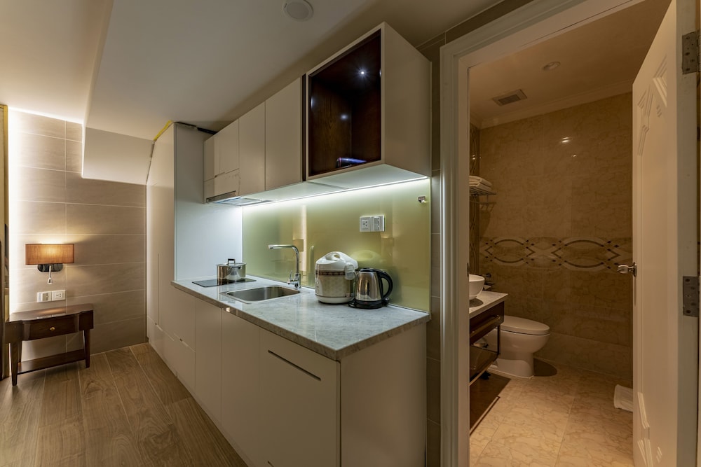 golden tree hotel and apartment by zuzu