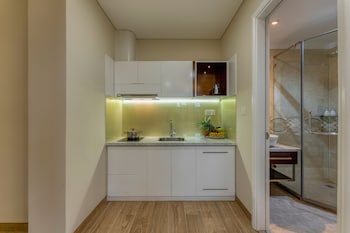 golden tree hotel and apartment by zuzu