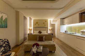 golden tree hotel and apartment by zuzu
