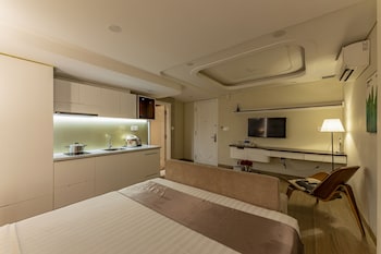 golden tree hotel and apartment by zuzu