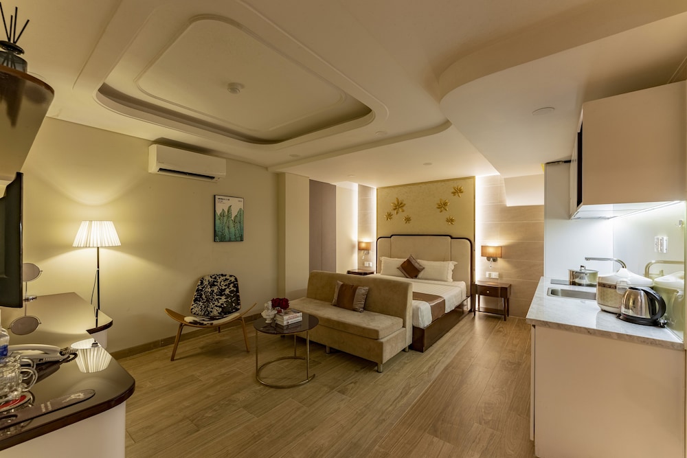 golden tree hotel and apartment by zuzu
