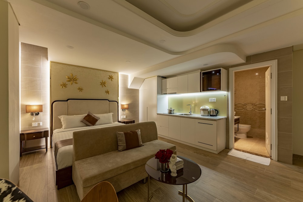 golden tree hotel and apartment by zuzu