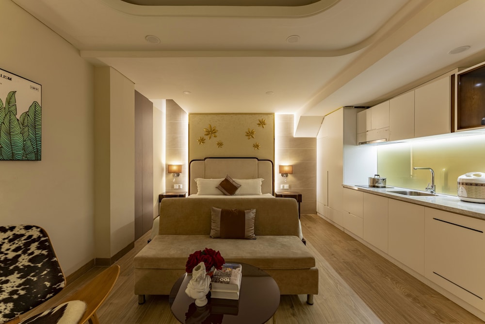 golden tree hotel and apartment by zuzu