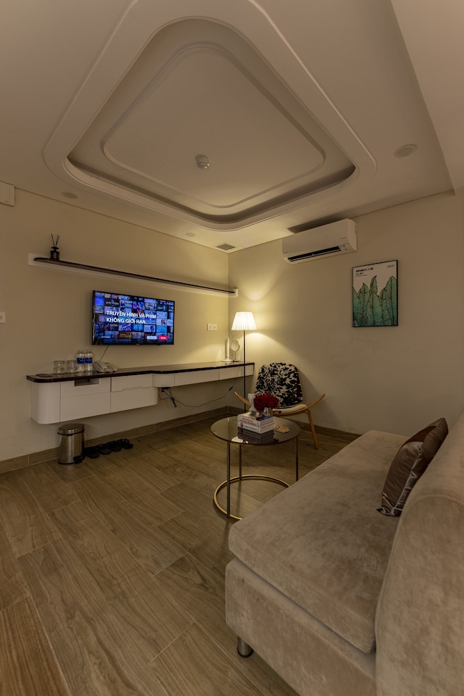 golden tree hotel and apartment by zuzu