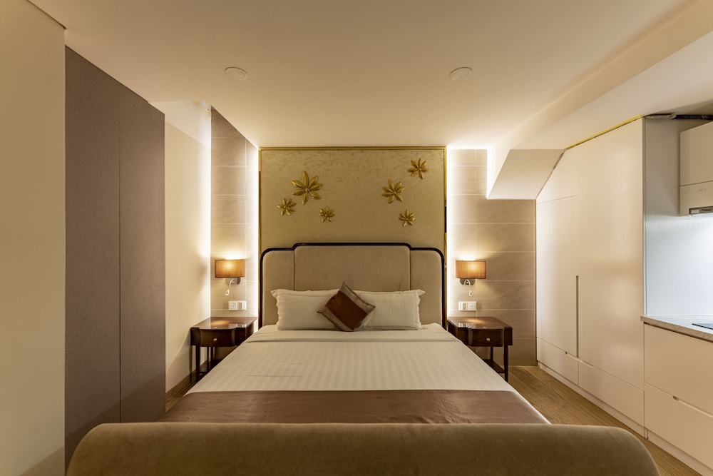 golden tree hotel and apartment by zuzu