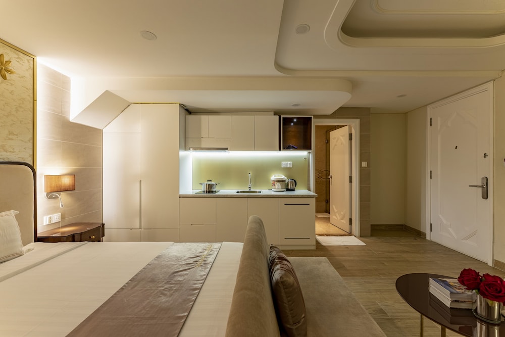golden tree hotel and apartment by zuzu