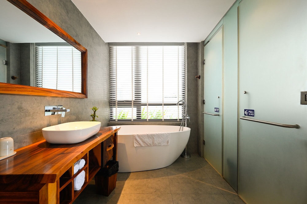 sky gem central hotel