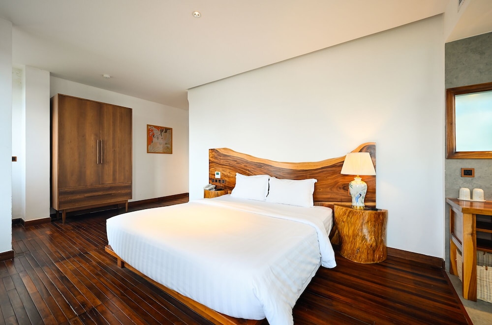 sky gem central hotel