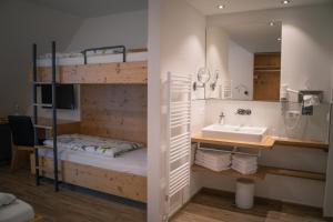 pension yvonne superior