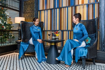 shining central hotel and spa