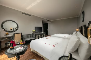 shining central hotel and spa