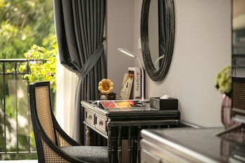 shining central hotel and spa