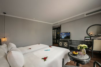 shining central hotel and spa