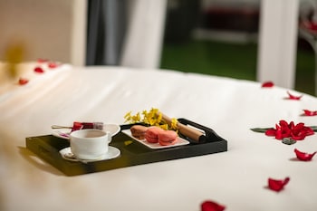 shining central hotel and spa