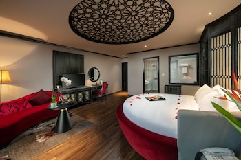 shining central hotel and spa