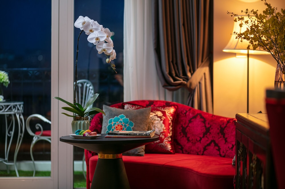 shining central hotel and spa