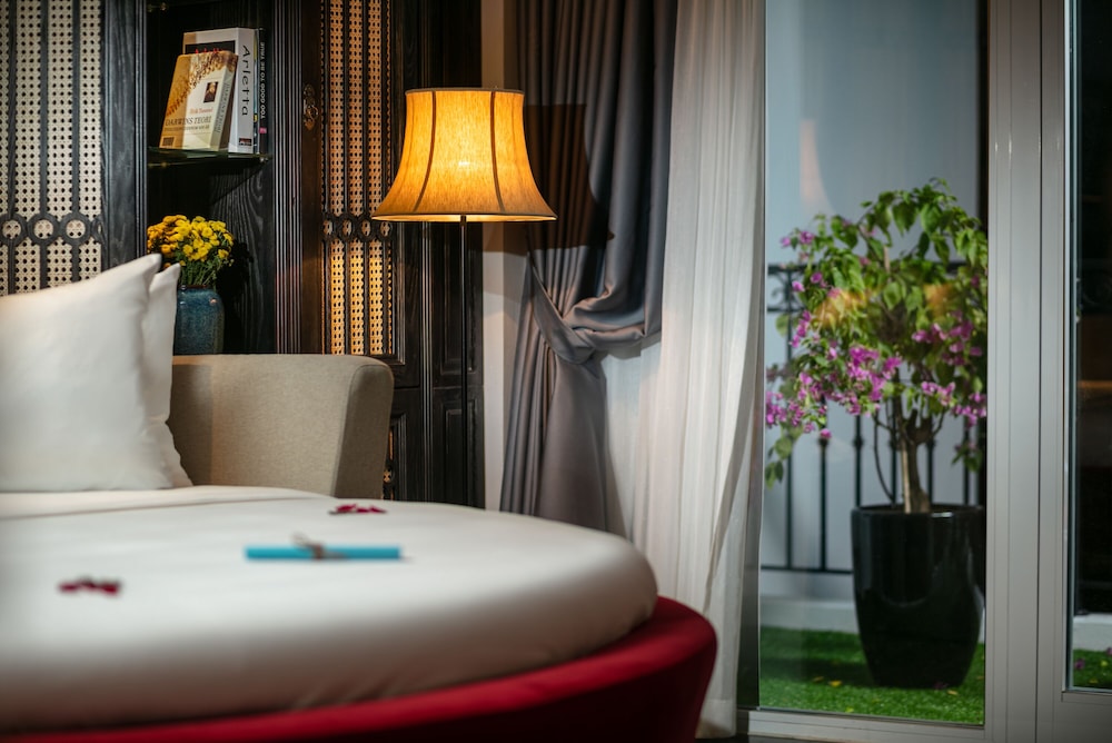 shining central hotel and spa