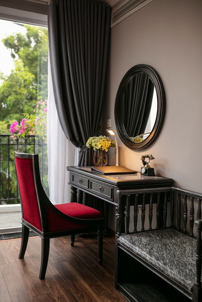 shining central hotel and spa