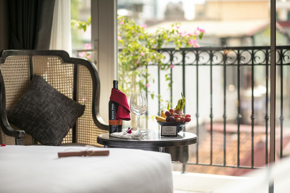 shining central hotel and spa