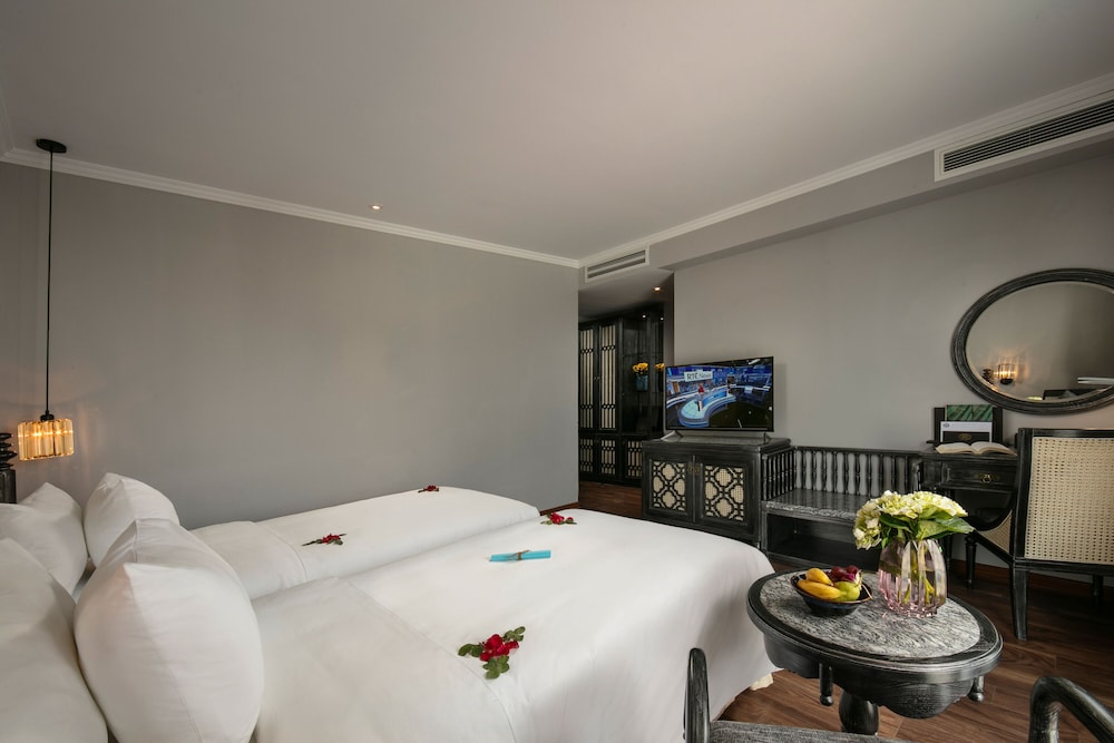 shining central hotel and spa