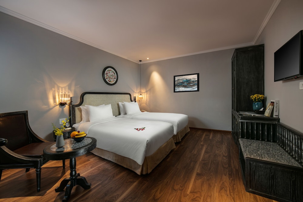 shining central hotel and spa