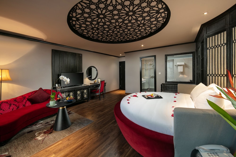 shining central hotel and spa