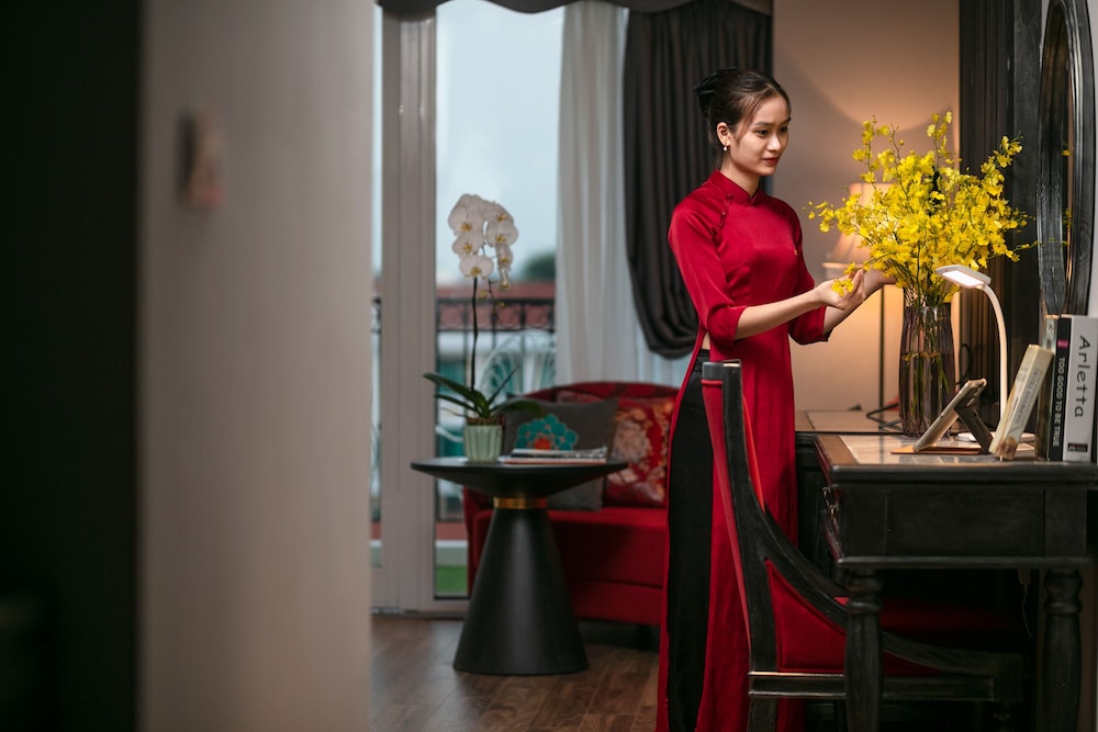 shining central hotel and spa