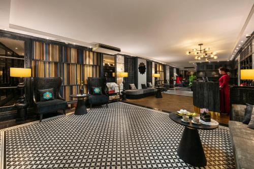 shining central hotel and spa