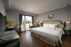 shining central hotel and spa