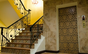 violet tower at khaosan palace