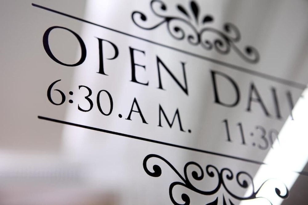 violet tower at khaosan palace