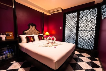 violet tower at khaosan palace