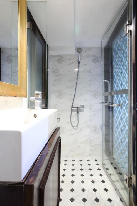 violet tower at khaosan palace