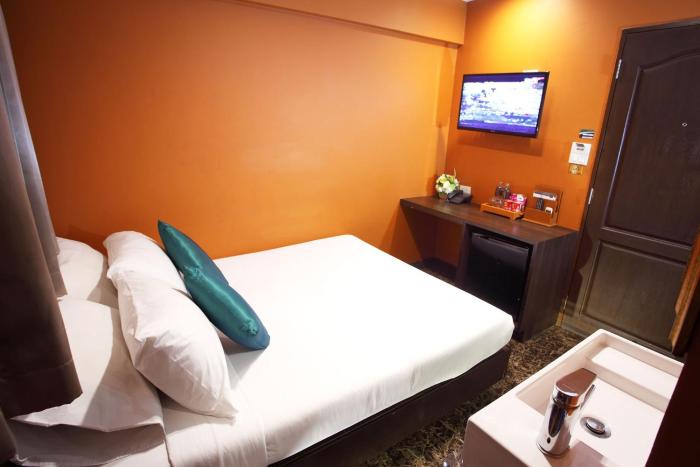 violet tower at khaosan palace