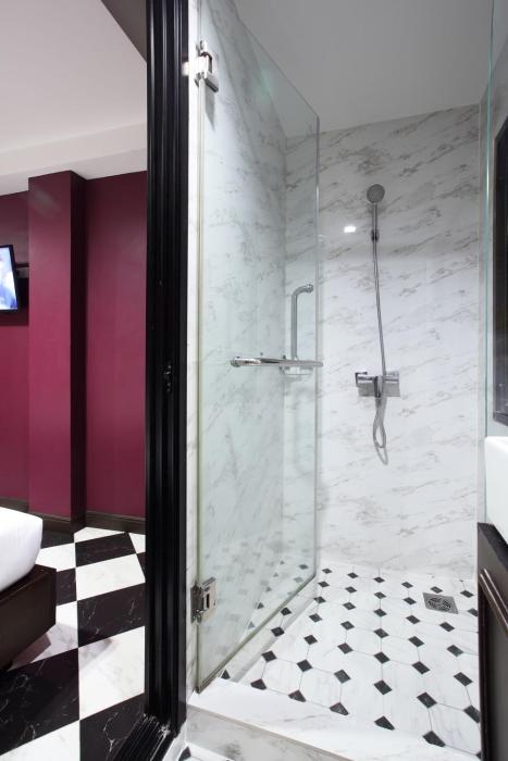 violet tower at khaosan palace