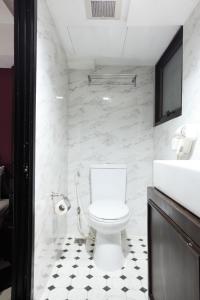 violet tower at khaosan palace