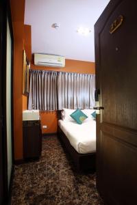 violet tower at khaosan palace