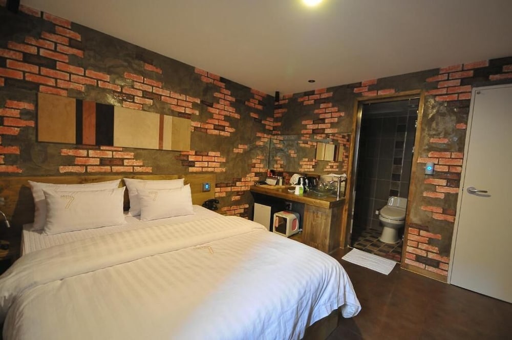 7 motel
